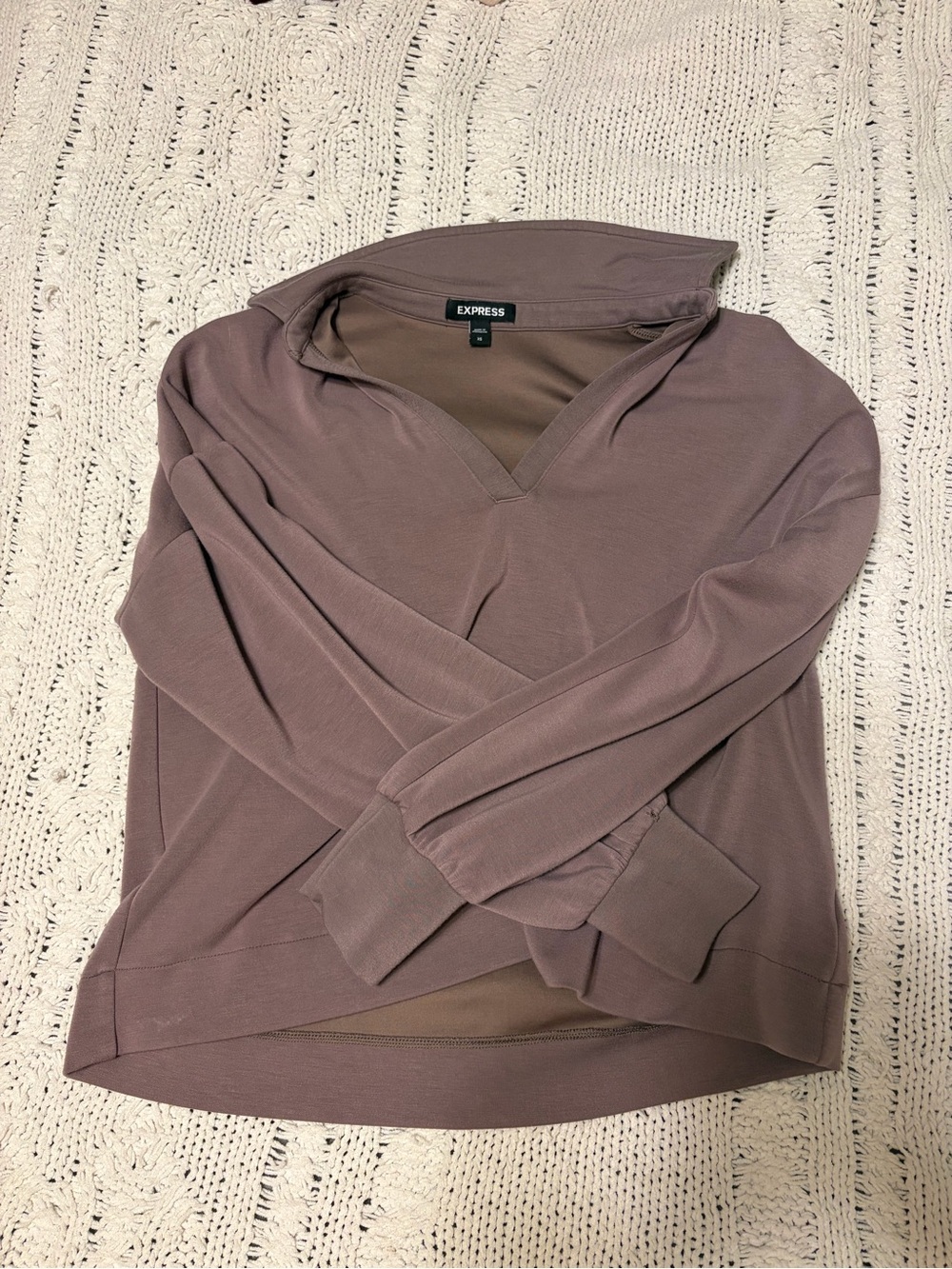 Express Women's Dusty Mauve V-Neck Pullover Sweater